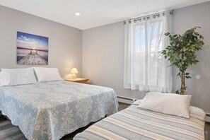 2 bedrooms, iron/ironing board, WiFi
