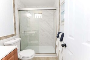 Shower, hair dryer, towels - Willoughby Spit Sojourn | Beach Side | 2 BR (Norfolk)