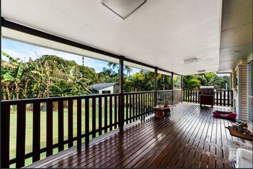 Balcony & Clothes Line area