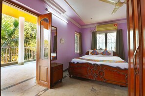 Habitación Deluxe doble, vistas al parque | Escritorio, sistema de insonorización, wifi gratis y ropa de cama