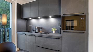 Køleskab, mikrobølgeovn, kogeplade, opvaskemaskine