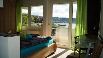 1 slaapkamer, een strijkplank/strijkijzer, gratis wifi, beddengoed