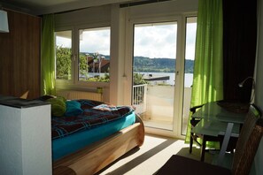 1 slaapkamer, een strijkplank/strijkijzer, gratis wifi