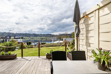Outdoor dining. Edersee-Scheid Apartment with Lake View, Private Terrace & Wi-Fi
