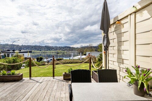 Holiday Apartment "Scheid" with Lake View, Private Terrace and Wi-Fi
