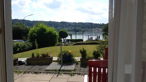 Ferienwohnung Scheid" mit Seeblick, privater Terrasse und WLAN