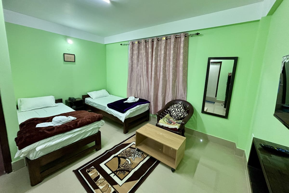 Standard Room | 1 bedroom, premium bedding, desk, blackout curtains