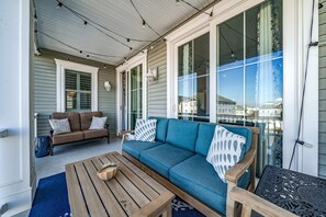 Smart TV, fireplace, books - Spacious 5-Bed, 3-Bath Condo w/ PRIVATE Elevator ~ 2 Blocks to Beach & Boardwalk (Ocean City)