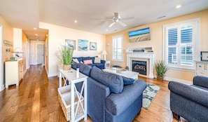 Smart TV, fireplace, books - Spacious 5-Bed, 3-Bath Condo w/ PRIVATE Elevator ~ 2 Blocks to Beach & Boardwalk (Ocean City)