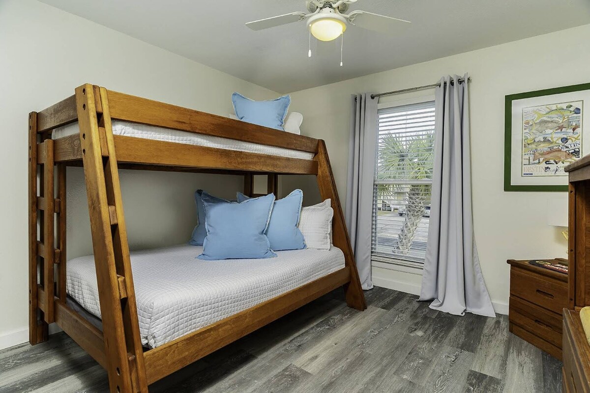 Photo 28 of Boat & Pet Friendly, Walk2Beach, FREE Golf, Pools, Pickleball, Tennis, Beach Bar, Sandpiper Cove 39