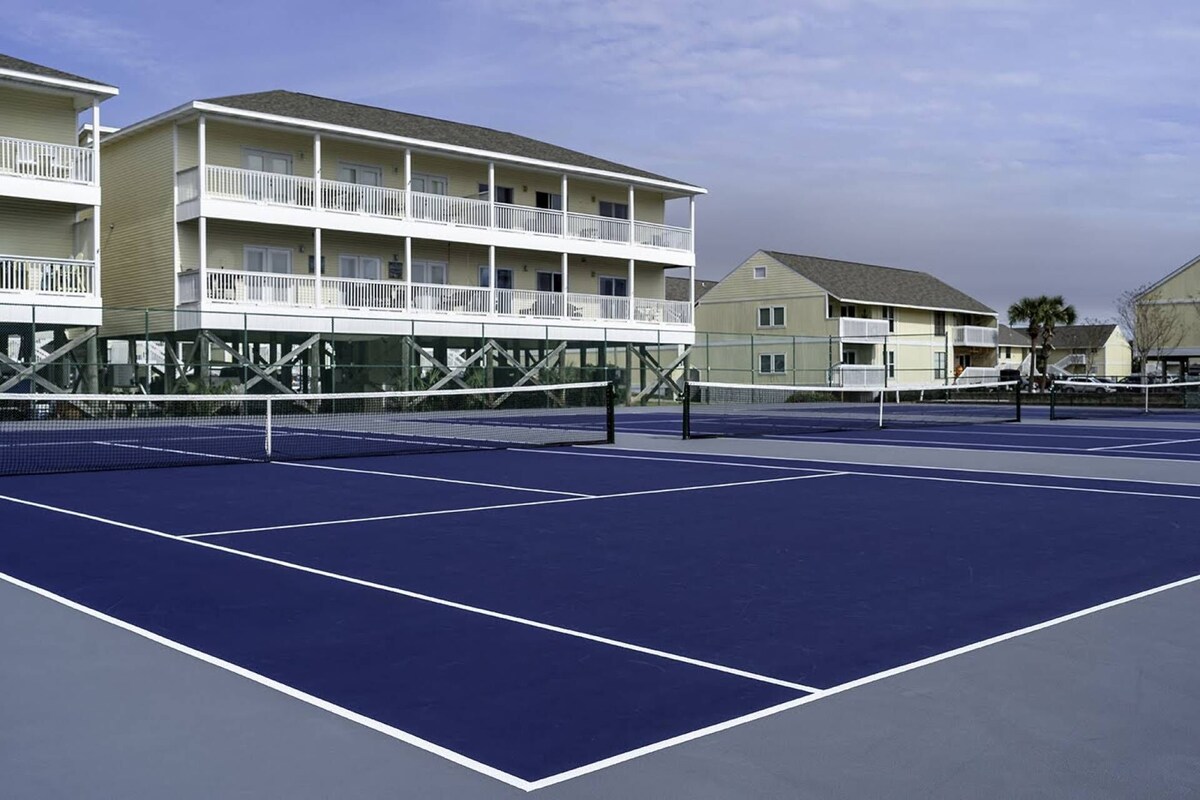 Photo 37 of Boat & Pet Friendly, Walk2Beach, FREE Golf, Pools, Pickleball, Tennis, Beach Bar, Sandpiper Cove 39