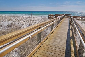 A wooden boardwalk leading to a beach with a clear view of the ocean. - Boat & Pet Friendly, Walk2Beach, FREE Golf, Pools, Pickleball, Tennis, Beach Bar, Sandpiper Cove 39 (Destin)
