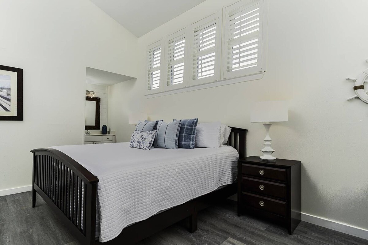 Photo 23 of Boat & Pet Friendly, Walk2Beach, FREE Golf, Pools, Pickleball, Tennis, Beach Bar, Sandpiper Cove 39