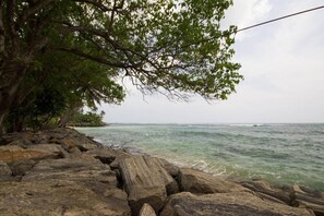 Beach nearby, white sand - VUBU (Matara)