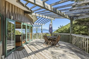 Outdoor dining - Tata Beach Heights - Spectacular Ocean and Bush Views (Tata Beach)