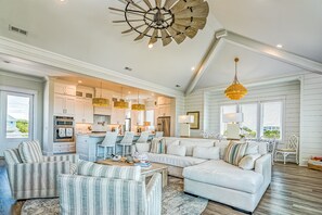 Smart TV - 6 bedrooms, 2 fridges, 2 dishwashers, lots of custom amenities & both clubs! (Bald Head Island)