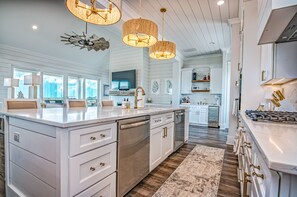 Fridge, microwave, oven, stovetop - 6 bedrooms, 2 fridges, 2 dishwashers, lots of custom amenities & both clubs! (Bald Head Island)