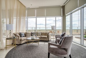 TV - Lovely Tysons Corner 1BR w/ Concierge & W/D, nr Bars, by Blueground (Northern Virginia)