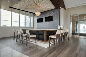 Dining - Modern Tysons Corner 2BR w/ Pool, nr Restaurants & Bars, by Blueground (Northern Virginia)