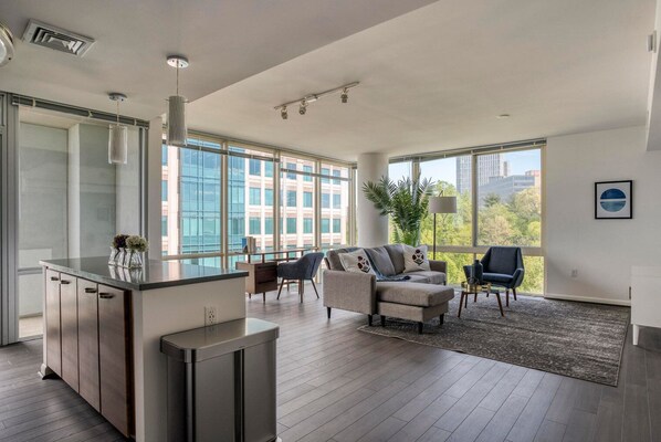 Interior - Modern Tysons Corner 2BR w/ Pool, nr Restaurants & Bars, by Blueground (Northern Virginia)