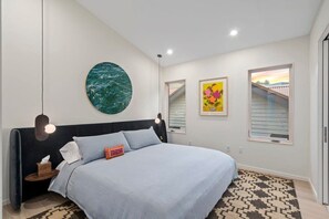4 habitaciones, tabla de planchar con plancha, cuna de viaje y wifi 