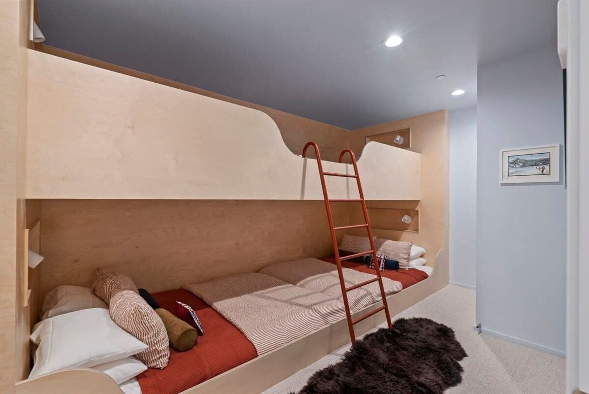 4 bedrooms, iron/ironing board, travel cot, WiFi