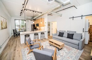 Televisión y oficina 