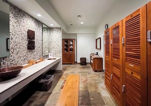 Ducha, secador de pelo, toallas