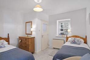 3 dormitoris, planxa i posts de planxar, un bressol de viatge i wifi 