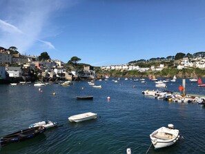 Marina - Apartment, Sea Views & Terrace on Waters Edge (Fowey)