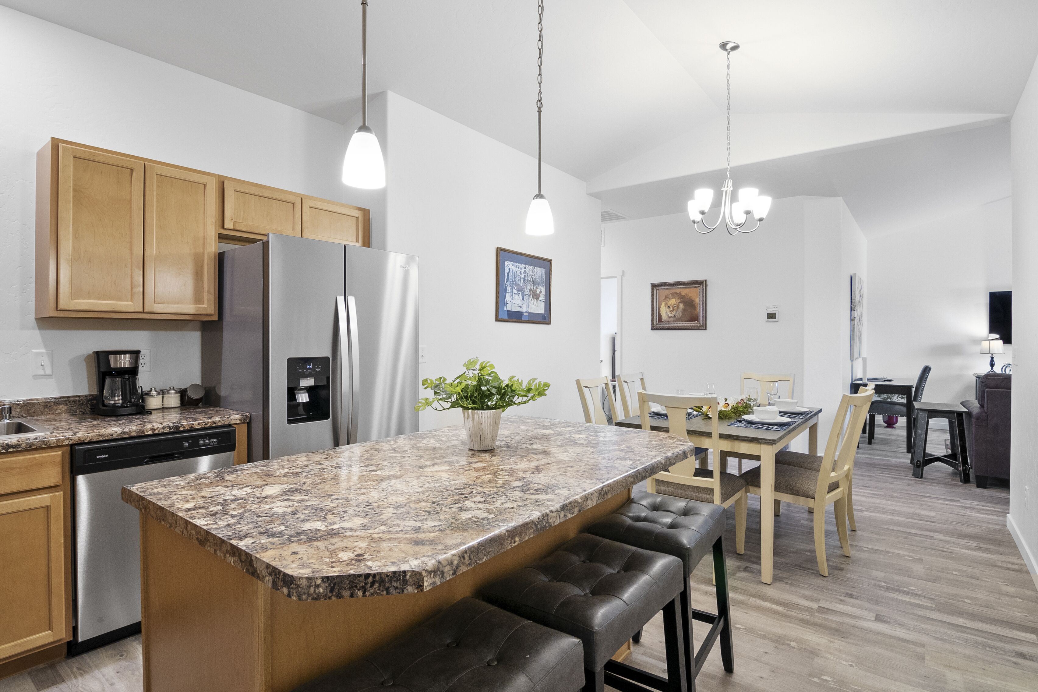 冰箱、微波炉、烤箱、炉灶