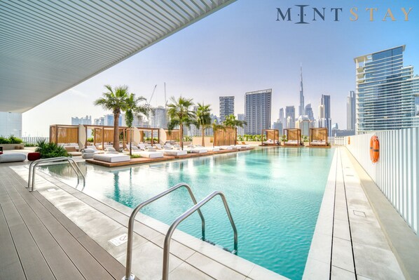 Pool - Chic Studio w/ Panoramic Burj Khalifa Views (Dubai)