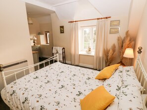 3 bedrooms, individually decorated, individually furnished, free WiFi