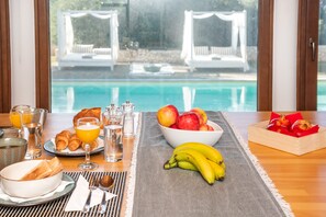Villa, 5 Bedrooms, Balcony, Garden View | Dining - Villa Sobre - Spacious And Comfortable (Chania)