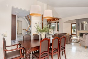 Dining - Villa Sobre - Spacious And Comfortable (Chania)