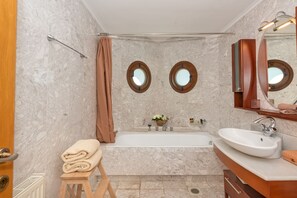 Villa, 5 Bedrooms, Balcony, Garden View | Bathroom - Villa Sobre - Spacious And Comfortable (Chania)