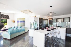 Villa, 4 chambres, piscine privée, vue sur le jardin | Restauration