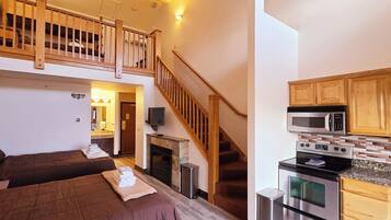 2 bedrooms, in-room safe, iron/ironing board, free WiFi