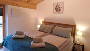 2 bedrooms, internet, bed sheets