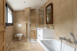 Shower, hair dryer, bidet, towels - Provencal Farmhouse With Pool (Spéracèdes)