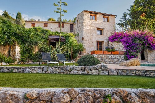 Provencal Farmhouse With Pool