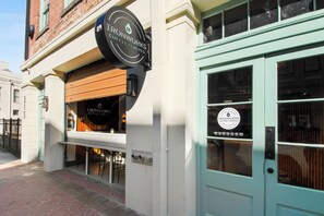Breakfast, lunch and brunch served - Ironworks (New Orleans)