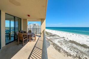 Outdoor dining - Phoenix V 717 ~ In/Outdoor Pools, Hot Tub, Splash Pad + $400 FREE Activities Daily ~ Zoo/Parasail+ (Orange Beach)