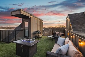 Terrace/patio - 3 Miles to Broadway with Garage, Patio & Walk to Shops (Nashville)