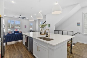 Interior - 3 Miles to Broadway with Garage, Patio & Walk to Shops (Nashville)