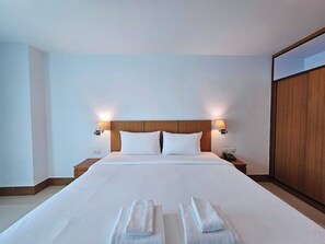 Grand Suite Double | In-room safe, blackout drapes, free WiFi, bed sheets - Nanthana Villa (Pattaya)