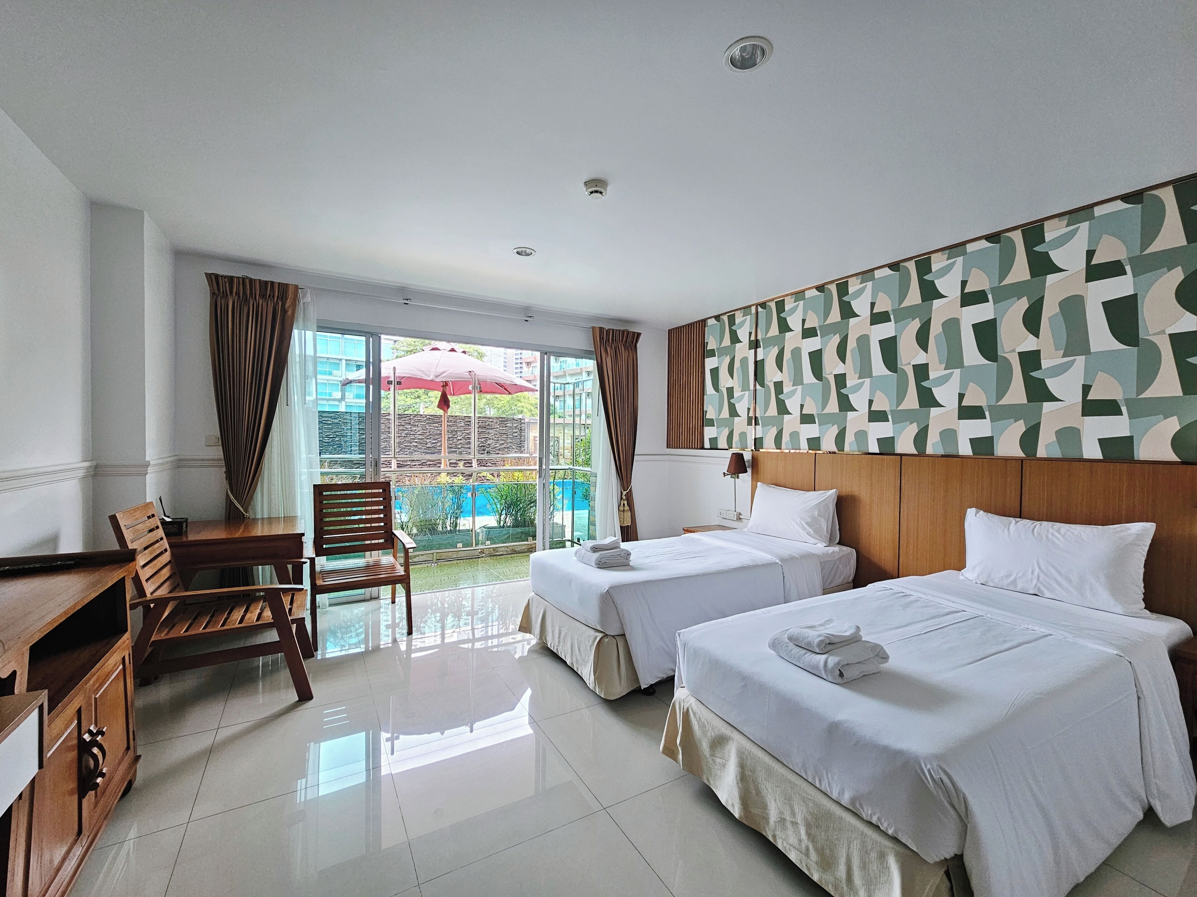 Caja de seguridad en la habitación, cortinas blackout y wifi gratis 