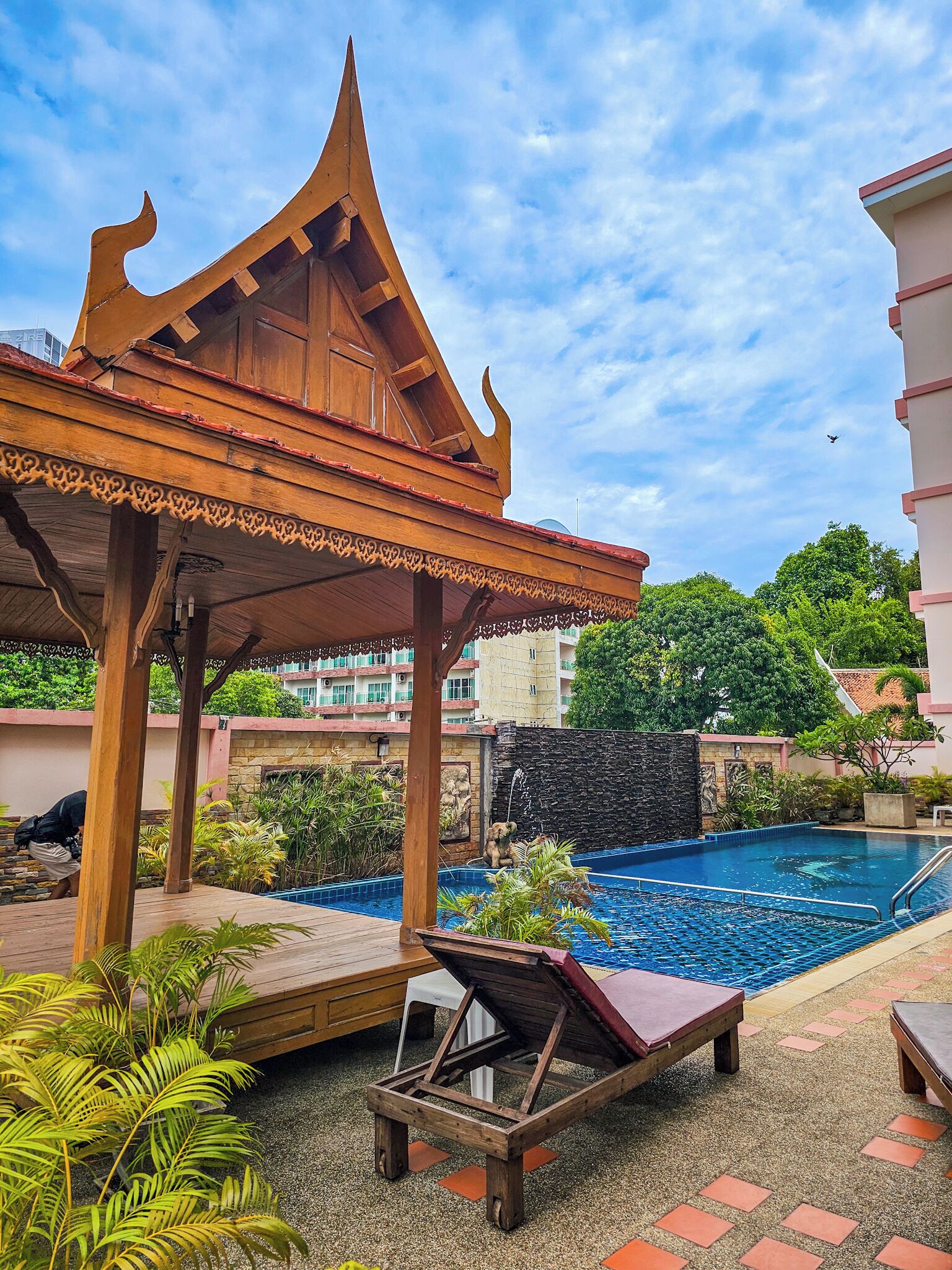 室外游泳池，免费小屋，日光浴躺椅