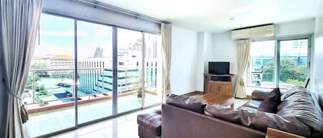 Grand Suite Double | 起居區 | 26-吋平面電視,提供數位頻道