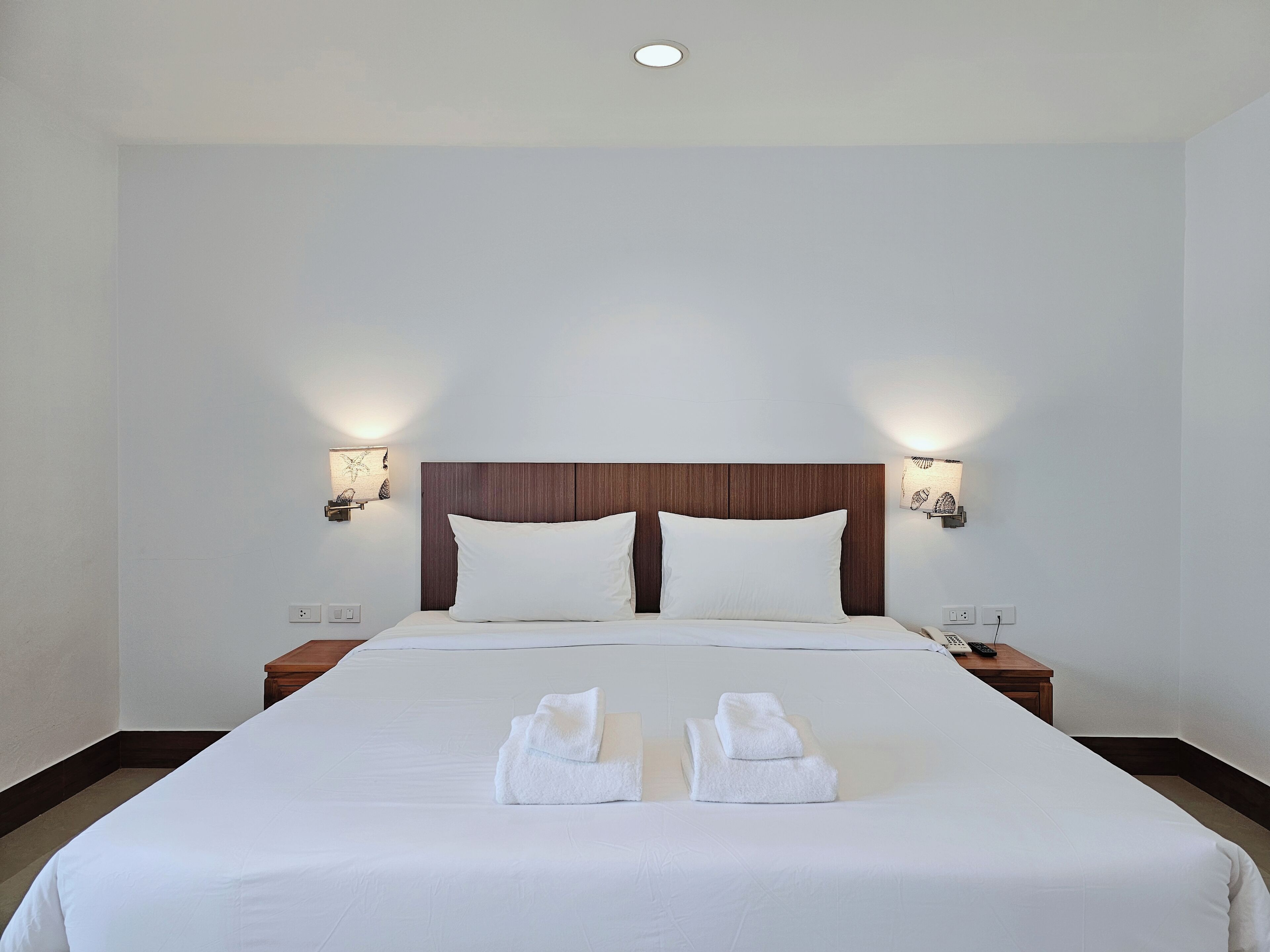 Premium Suite | In-room safe, blackout drapes, free WiFi, bed sheets